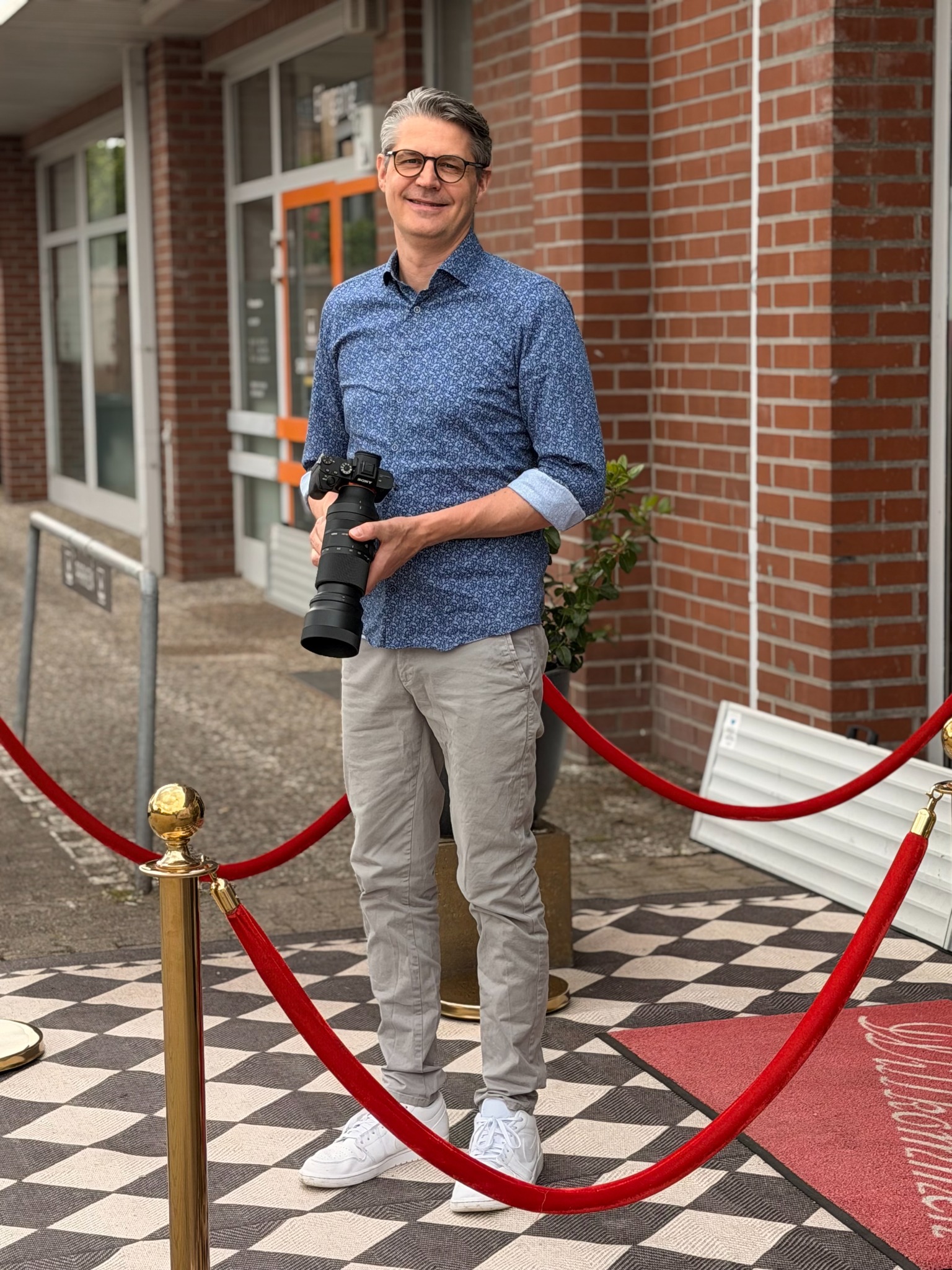 Andreas Schütte mit seiner Kamera